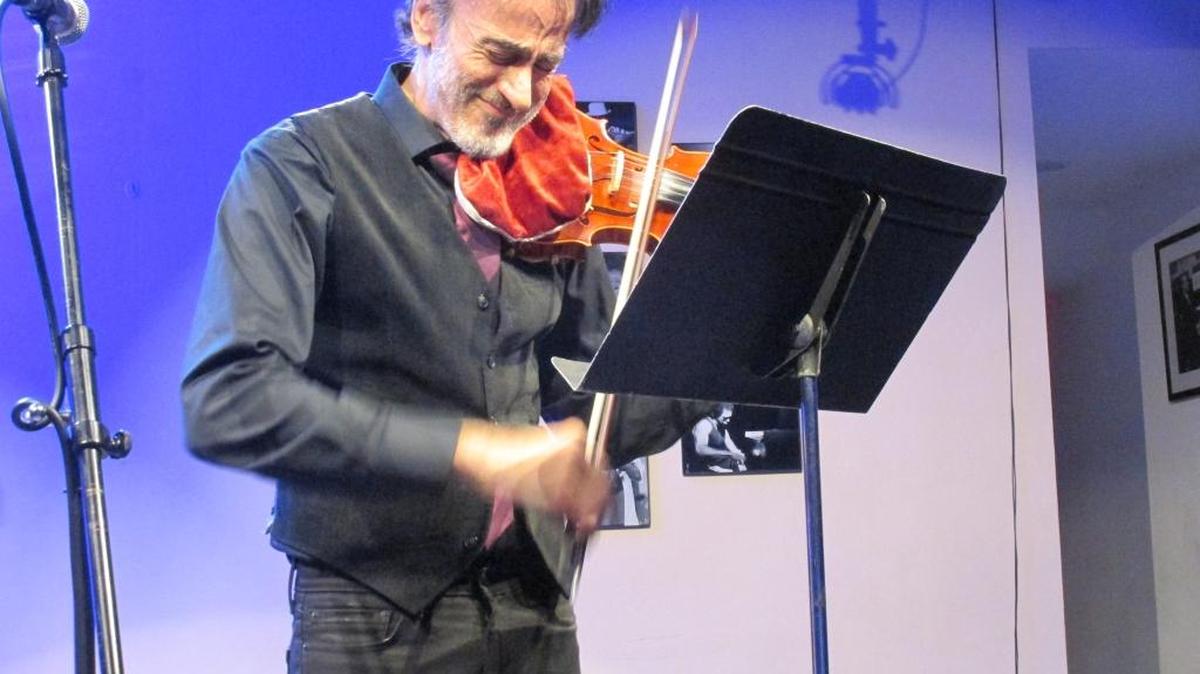 El recital de Alfredo Triff en la sala-galería de la estación radial de jazz WDNA.