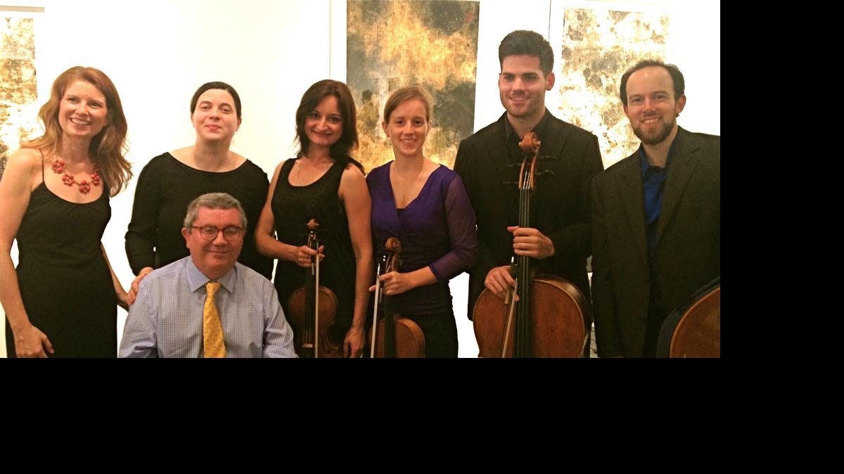 
Amanda Crider, Marina Radiushina, Svetlana Kosakovskaya, Madeline Sharp, Kevin Kunkel, David Connor y Sebastián Spreng, sentado.
