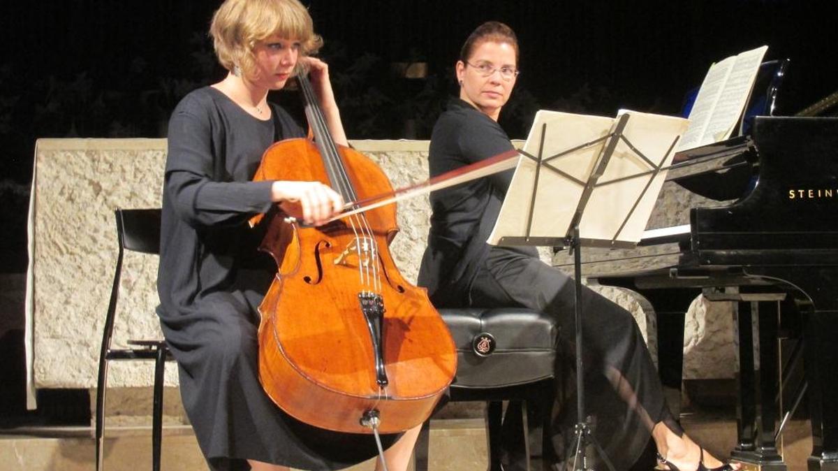 Muy emotivo el dúo de madre-hija (Cánovas-Litvinenko) en el ‘Andante’ de la ‘Sonata para cello’, de Rachmaninof.