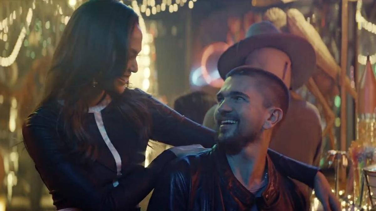 Escena del video musical “Fuego” del cantante colombiano Juanes.