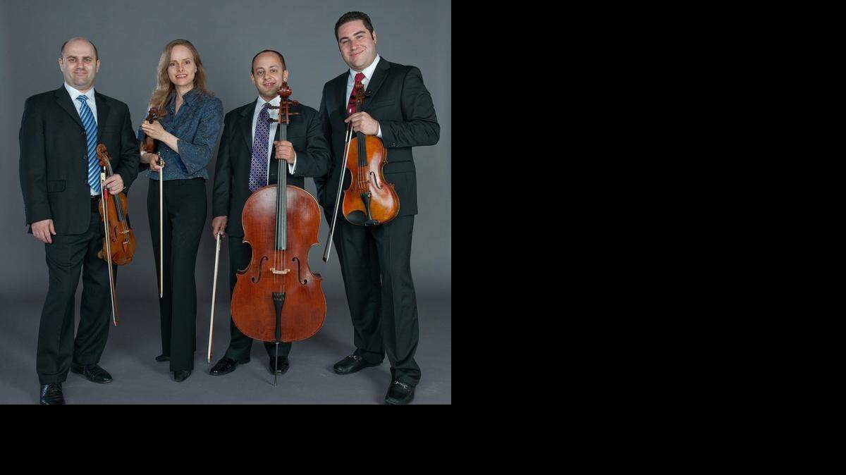 
Misha Vitenson, Marcia Littley, Jason Calloway y Michael Klotz integran el Amernet String Quartet, que se presenta en concierto en Herbert & Nicole Wertheim Performing Arts Center, de FIU.
