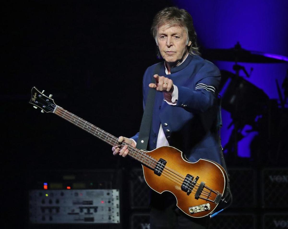 El legendario músico británico Paul McCartney se presentó el viernes en Miami con un espectáculo lleno de rock y nostalgia.