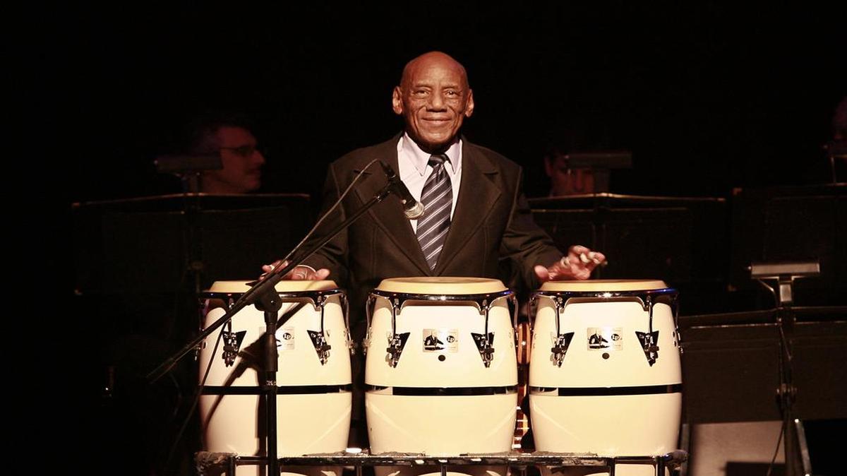 Cándido Camero en un concierto de Jazz Latino con la banda de David Oquendo.
