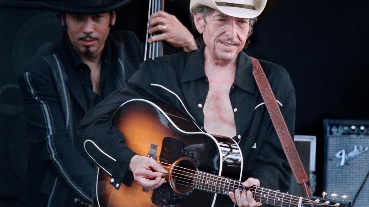 Bob Dylan en una actuación en Baltimore en 2002.
