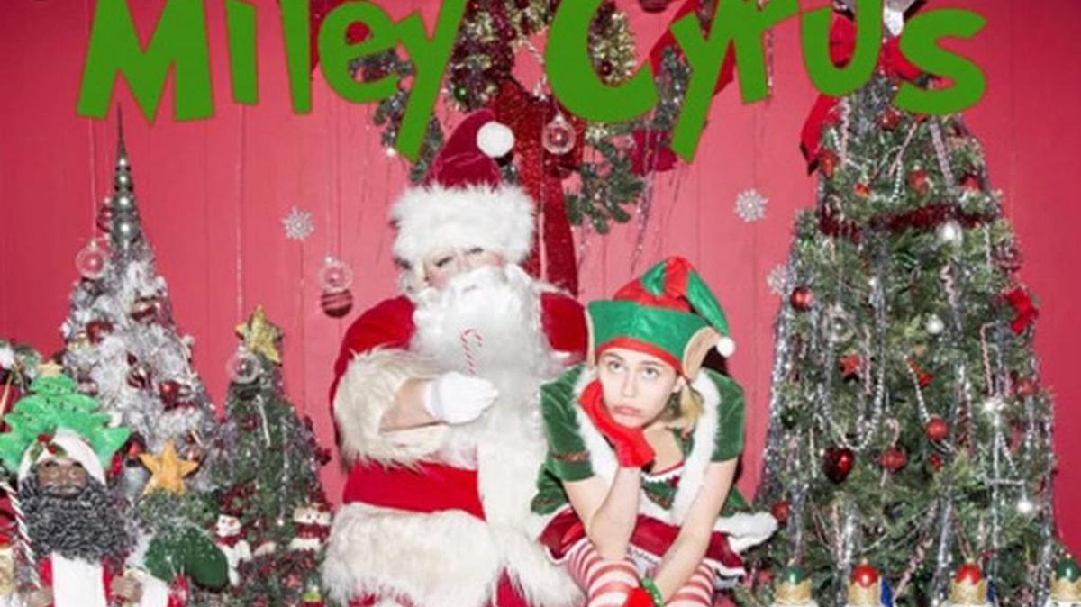 La cantante estadounidense Miley Cyrus lanzó este viernes el tema “My sad Christmas song” (Mi triste canción de Navidad).