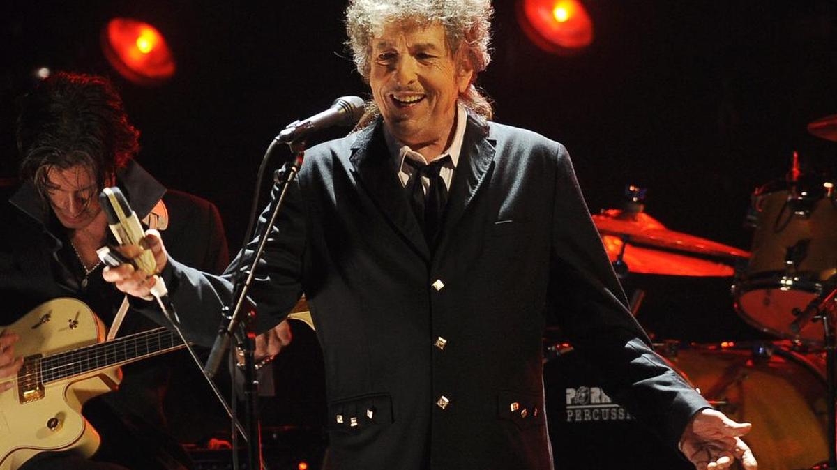 Bob Dylan durante un concierto en enero de 2012 en Los Ángeles.