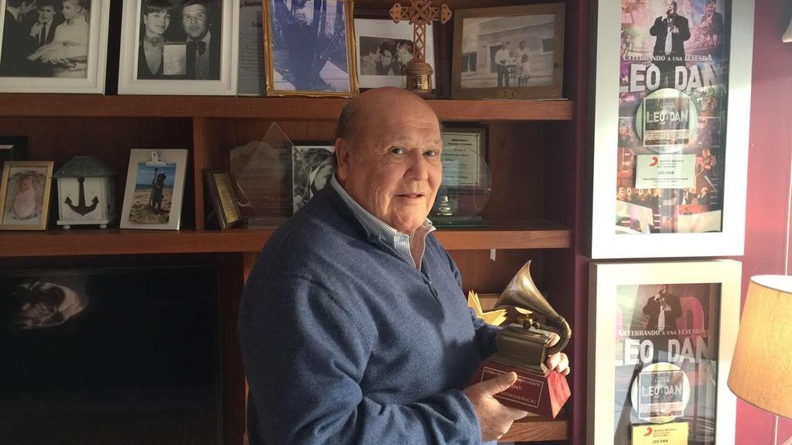 El cantante argentino Leo Dan, visto en su casa en Miami el 2 de febrero, es una verdadera leyenda de la canción latinoamericana y tiene más de 70 álbumes grabados y millones de discos vendidos.