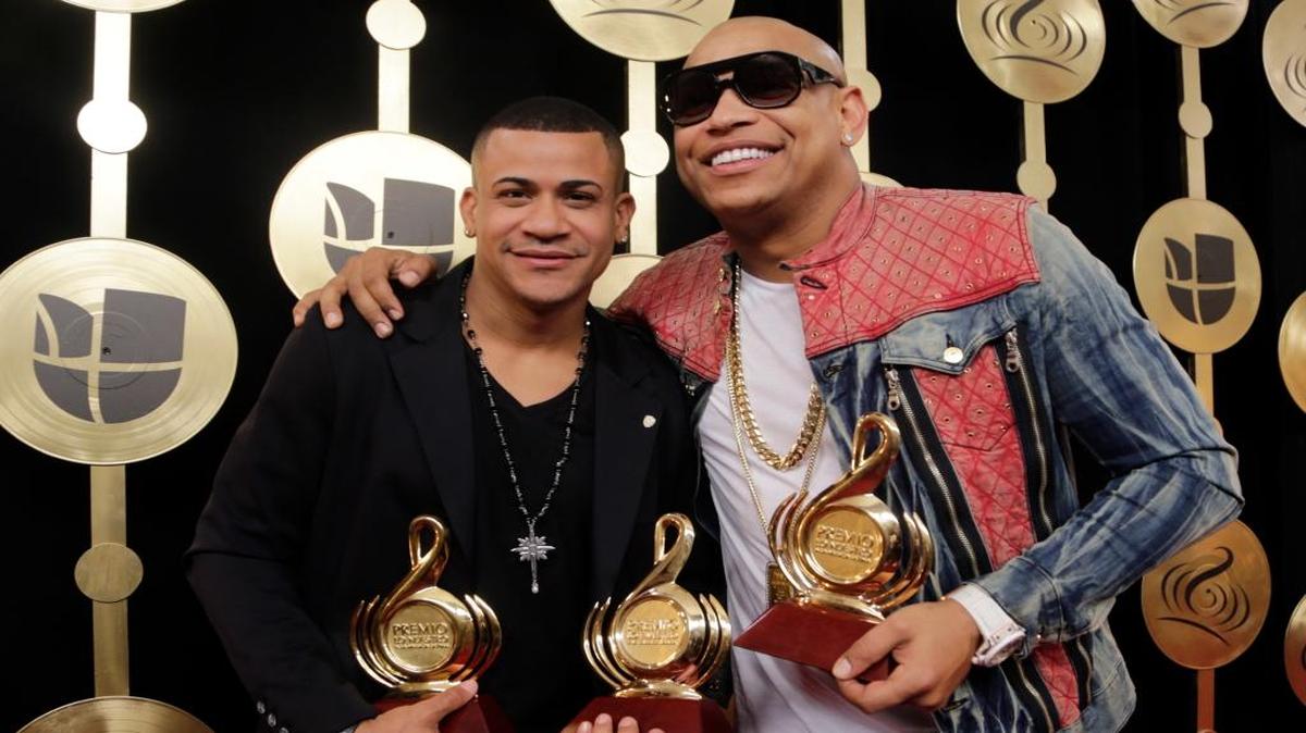 El dúo Gente de Zona en Premios Lo Nuestro a la música latina en febrero.