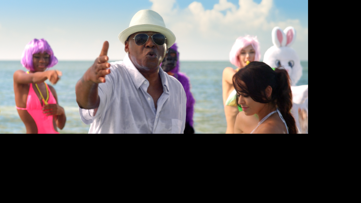 
El escenario playero de Miami y la eterna diversión que se disfruta en la ciudad es el trasfondo del tema de Díaz, también integrante del grupo Spam Allstars.
