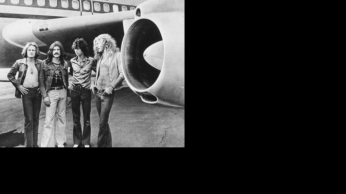 
Led Zeppelin en los años 70: (de izq. a der.), John Paul Jones, John Bonham (1948 - 1980), Jimmy Page y Robert Plant. Bajo la supervisión de Page, la banda sacará una versión remasterizada del álbum “Physical Graffiti”. 
