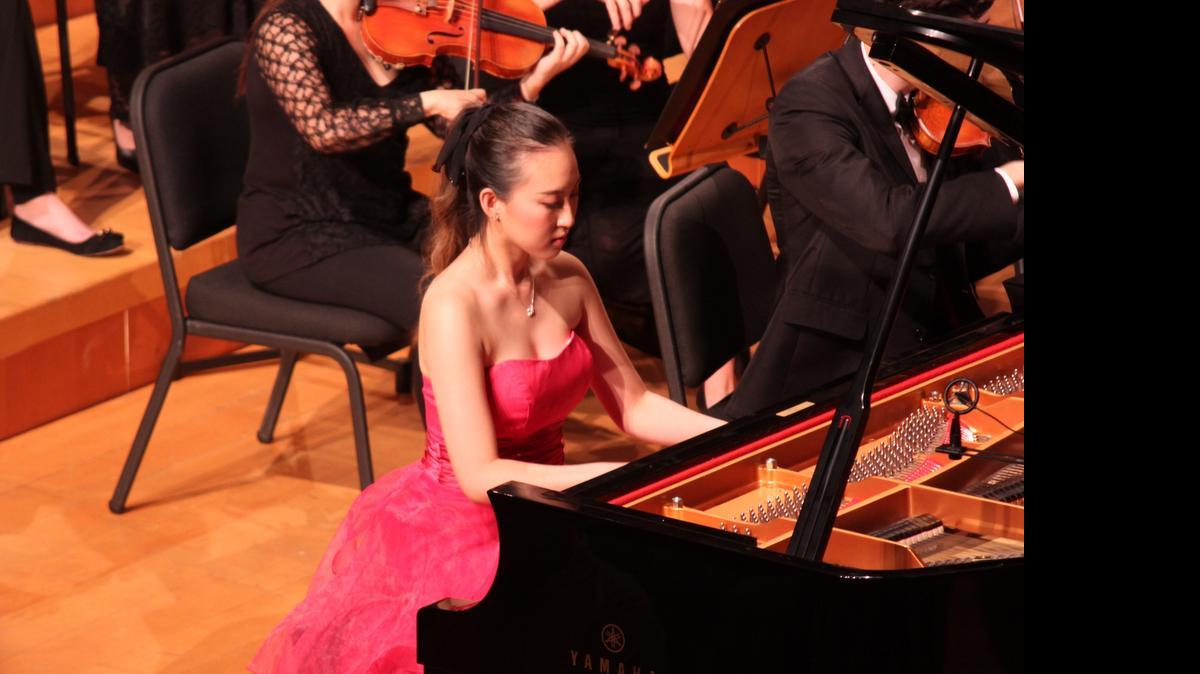 
Punto y aparte para la extraordinaria ejecución de Isabella Ma, ganadora de la competencia pianística del MSMF. 
