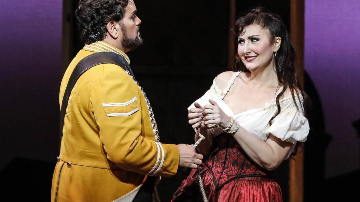 María José Montiel y Rafael Davila en una escena de ‘Carmen’.