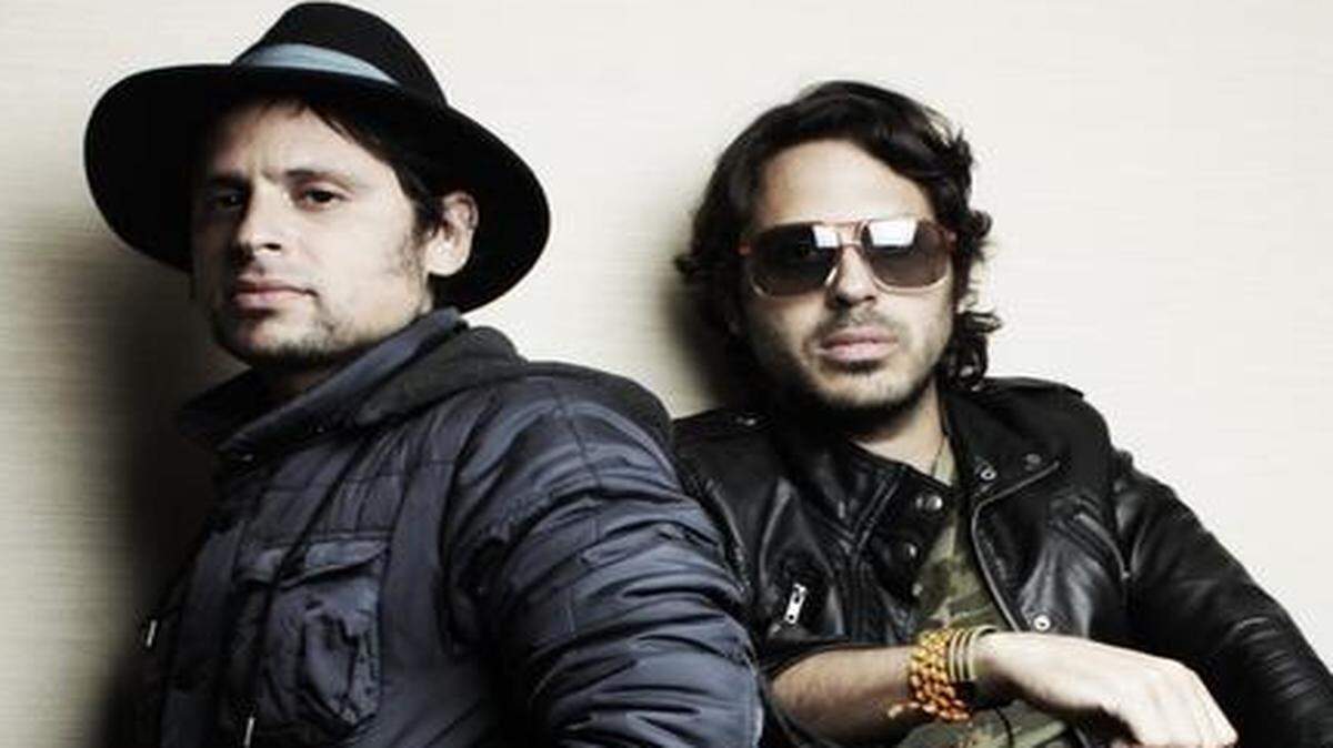 
Servando y Florentino Primera traen sus éxitos del comienzo como ‘Fan enamorada’ y un repertorio más reciente que invita a divertirse.
