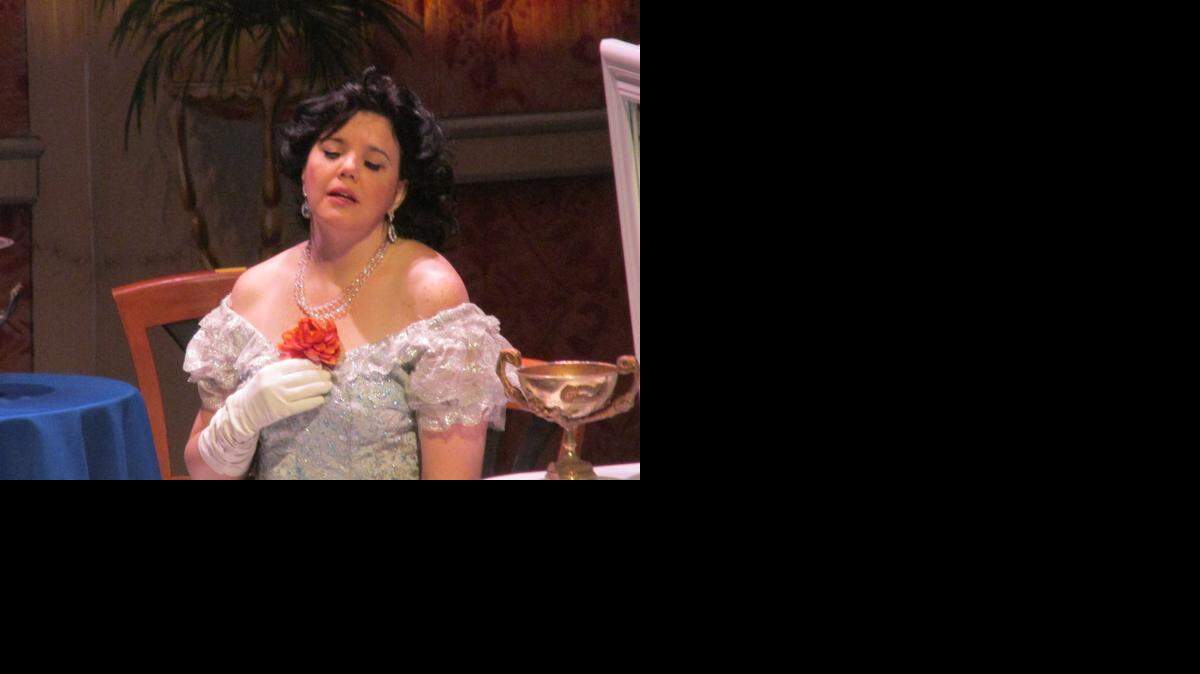 
La soprano Maryann Mootos encarnó a la desdichada cortesana en ‘La Traviata’

