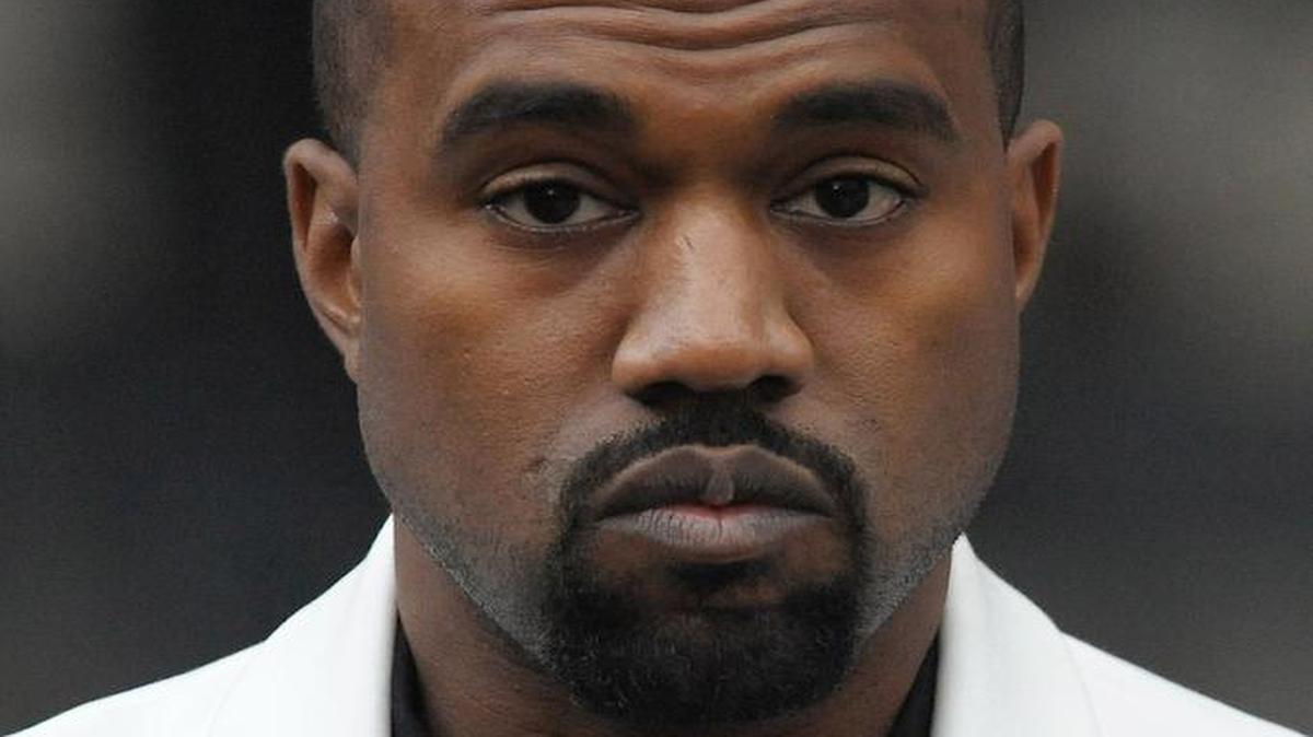 Foto de archivo del 20 de febrero que muestra al cantante estadounidense Kanye West en Londres, Inglaterra.