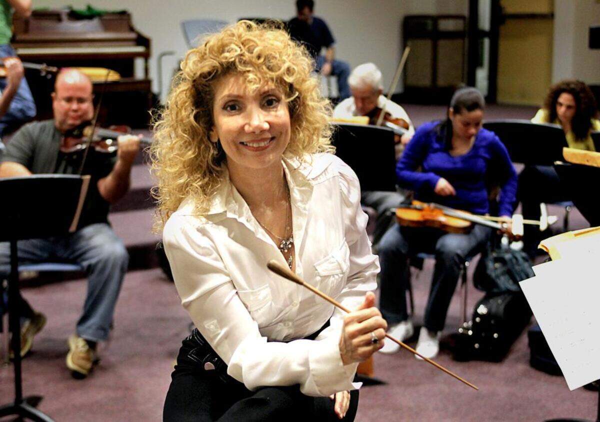 La Orquesta de Cámara de la Florida, que dirige la maestra Marlene Urbay, anuncia el inicio de su temporada 23.