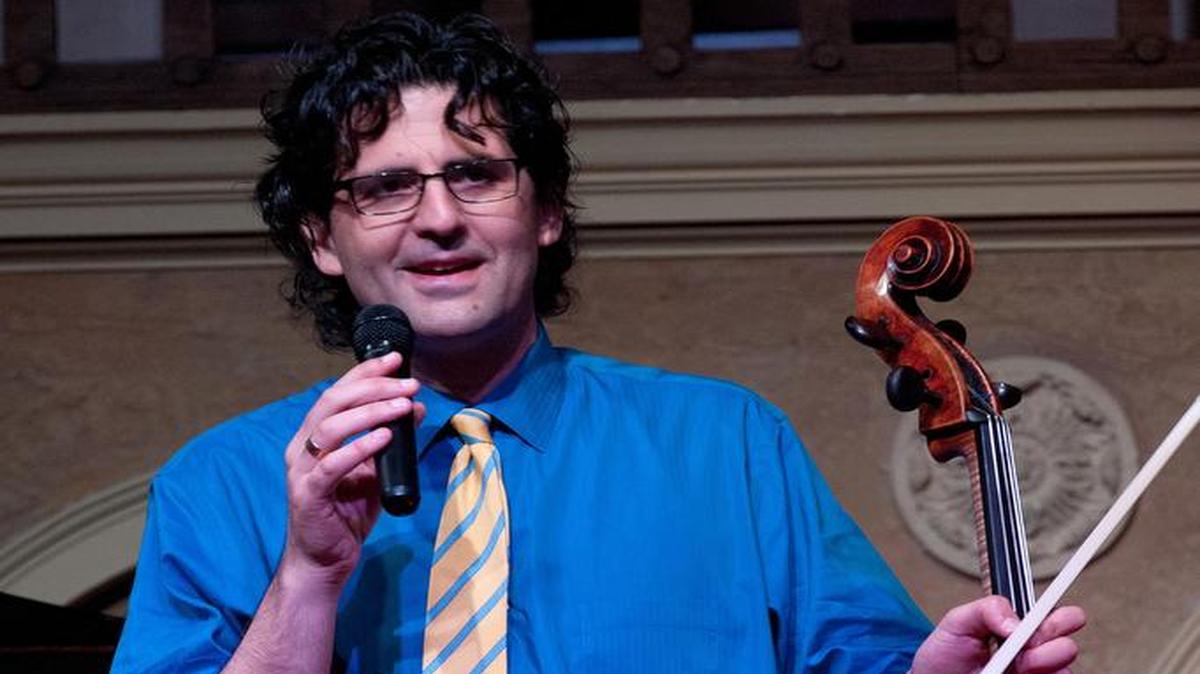 
El cellista israelí Amit Peled el jueves en la Coral Gables Congregational United Church of Christ.
