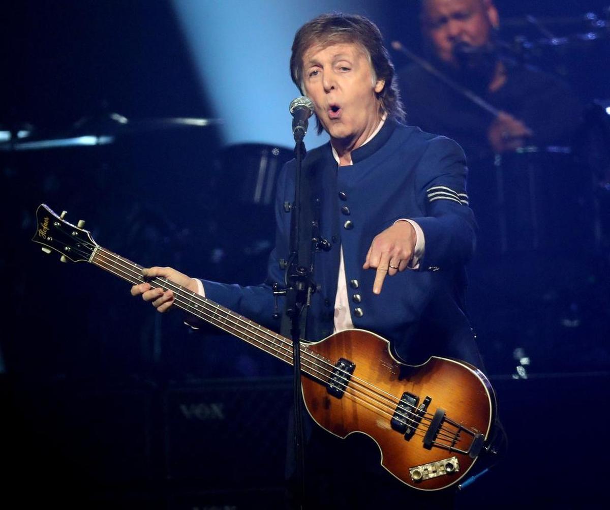 El legendario músico británico Paul McCartney se presentó el viernes en Miami con un espectáculo lleno de rock y nostalgia.