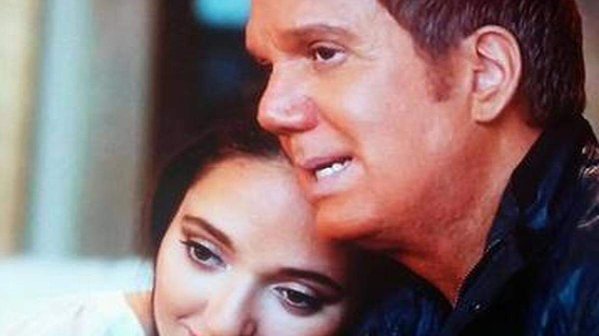 
Willy Chirino y su nieta Elis Regina.
