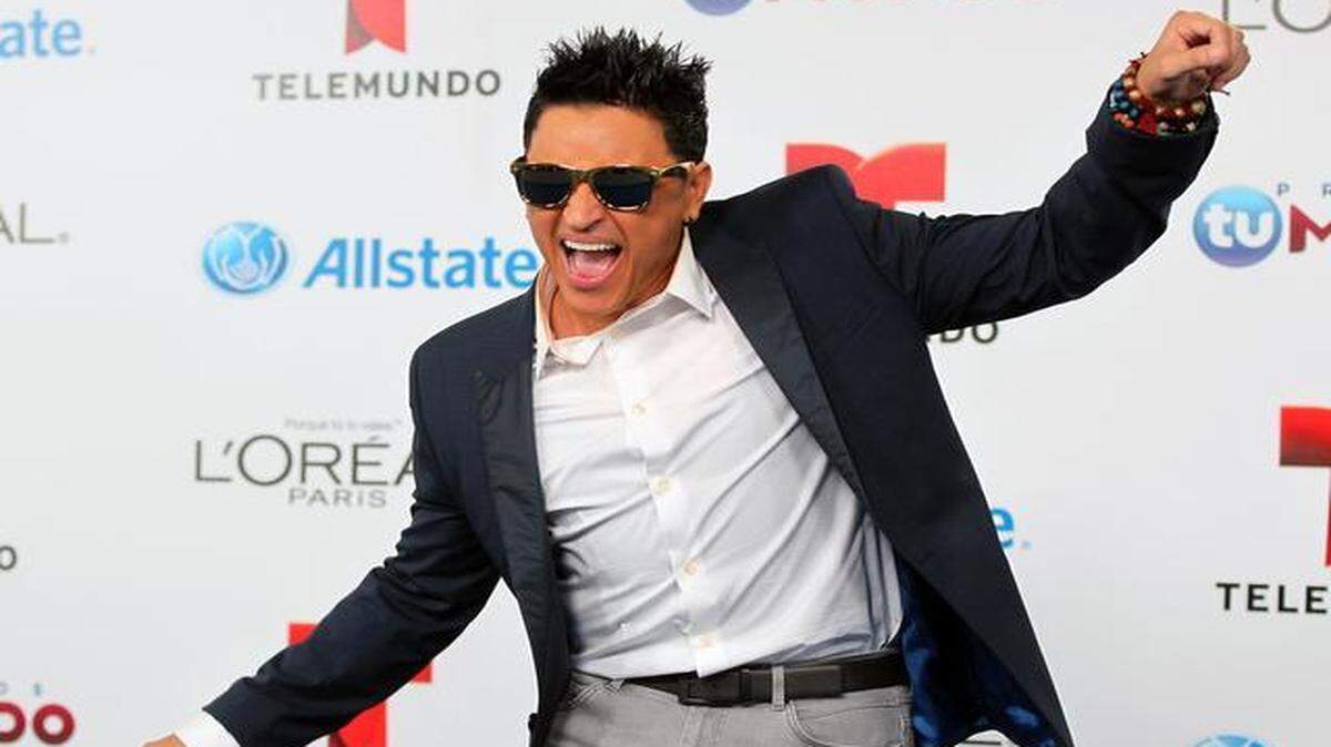
Elvis Crespo en la alfombra roja de los Premios Tu Mundo 2013, el 15 de agosto de ese año. 
