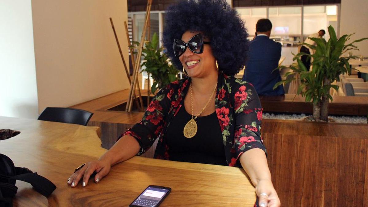La artista cubana Aymée Nuviola es entrevistada el domingo 15 de septiembre de 2019, en Barranquilla, Colombia.