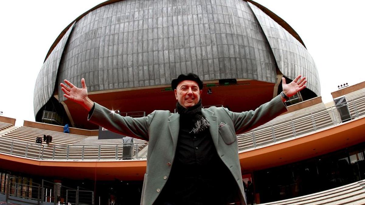 Fotografía de archivo fechada el 25 de octubre de 2007 que muestra al director argentino Héctor Babenco durante la presentación de su película "El Pasado" en el Festival de Cine de Roma (Italia).