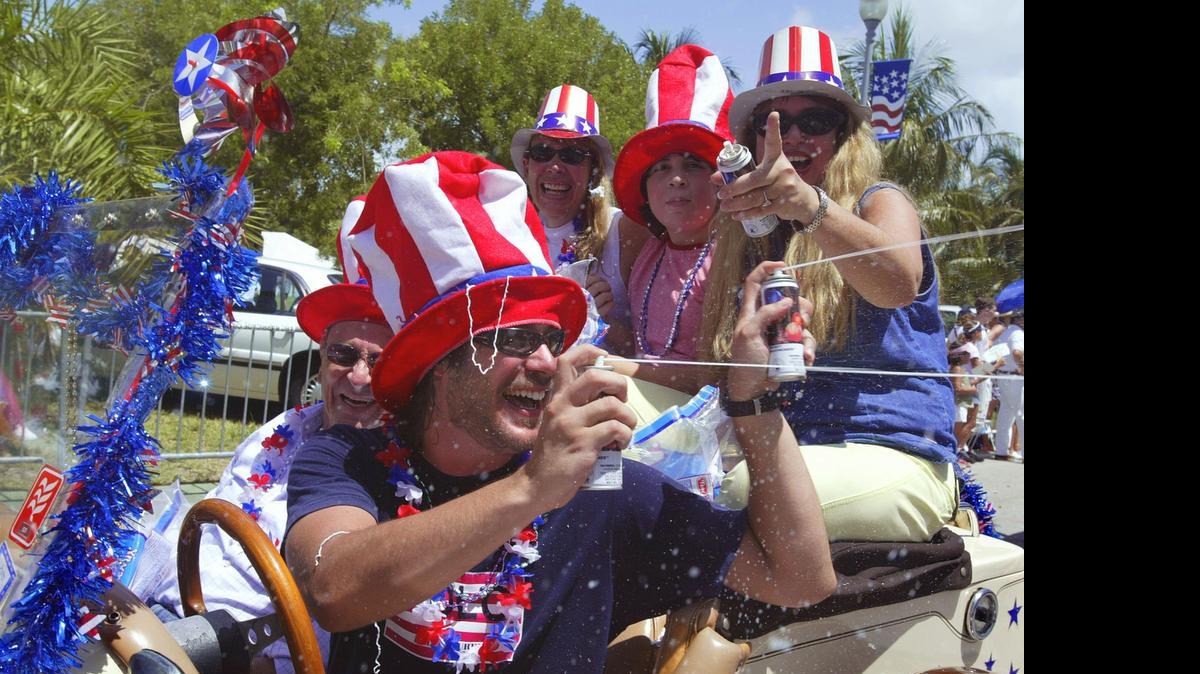 
Key Biscayne tendrá su desfile por Crandon Boulevard desde las 11 a.m., y la fiesta sigue en Village Green.
