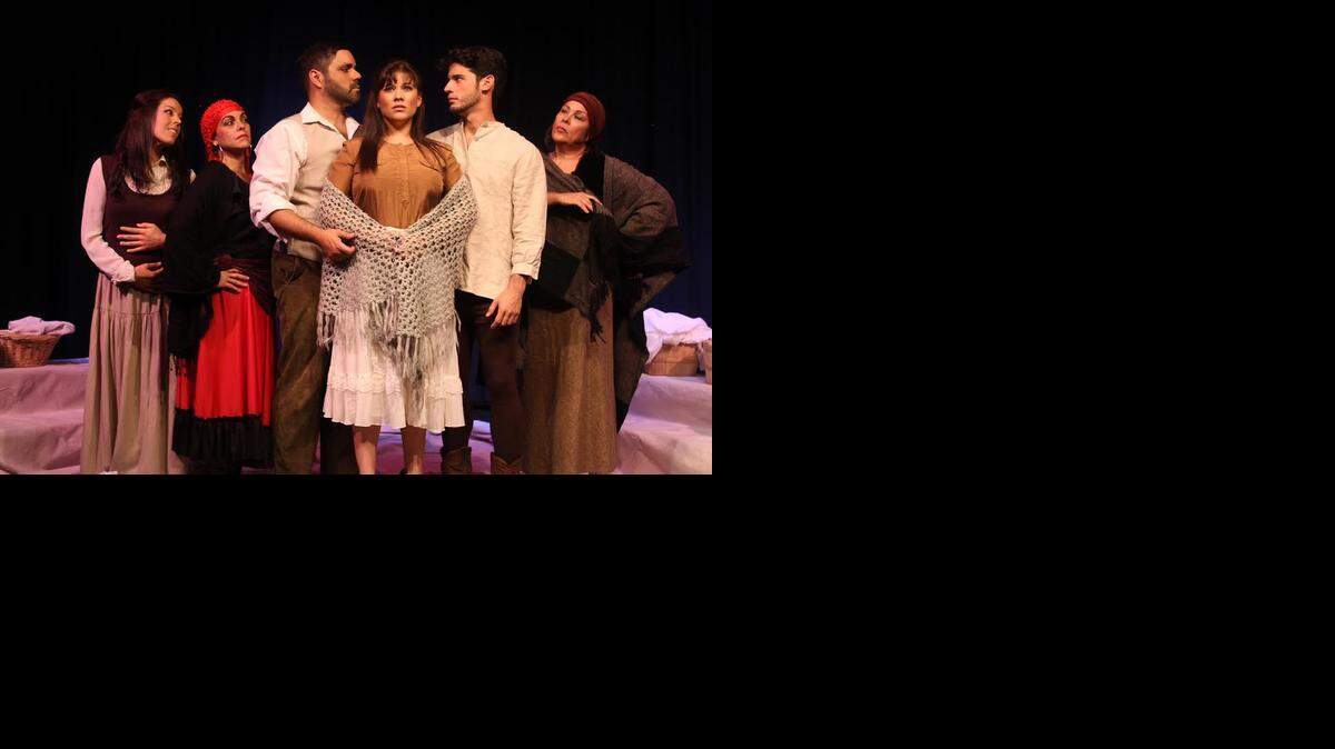 
Elenco de ‘Yerma’. De izq a der.: Mercedes Gutiérrez, Vivian Morales, Miguel Sahid, Roxana Montenegro, Jonathan Freudman y Alba Raquel Barros.
