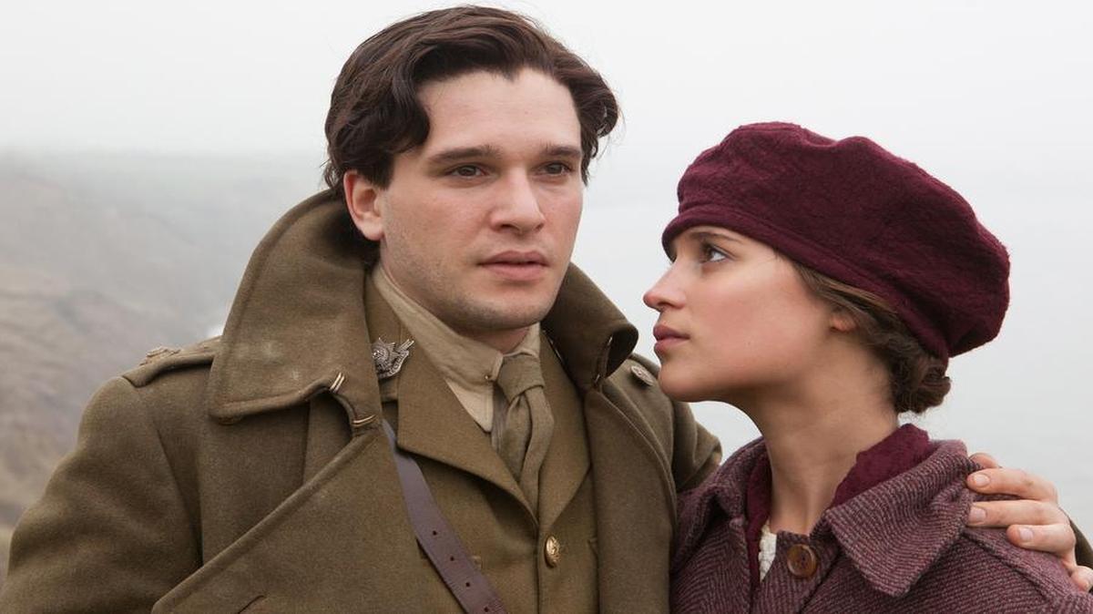 
Kit Harington y Alicia Vikander en ‘Testament of Youth’, dirigido por James Kent.
