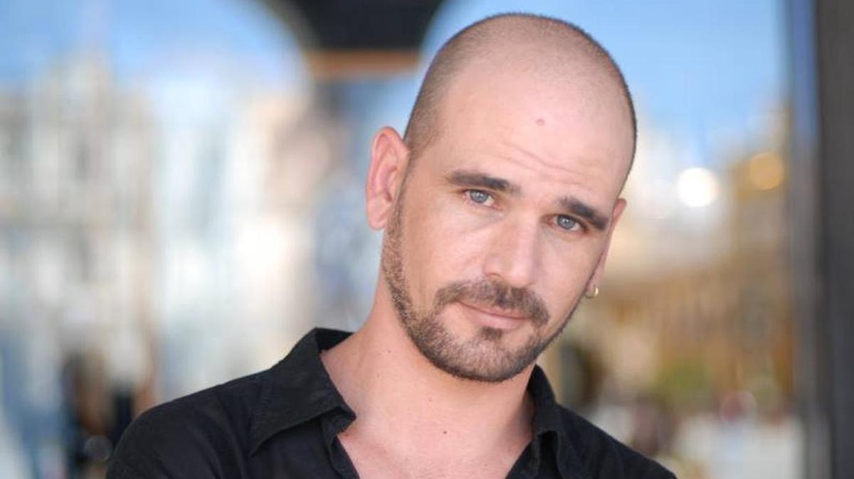 
En la sala 2 del teatro se estrena Hombre/mujer y viceversa, de la autoría de Miki Galbán y bajo su propia dirección. El elenco lo conforman Belkis Proenza, Marcial Reyes (en la foto) y Yumi Palacios.
