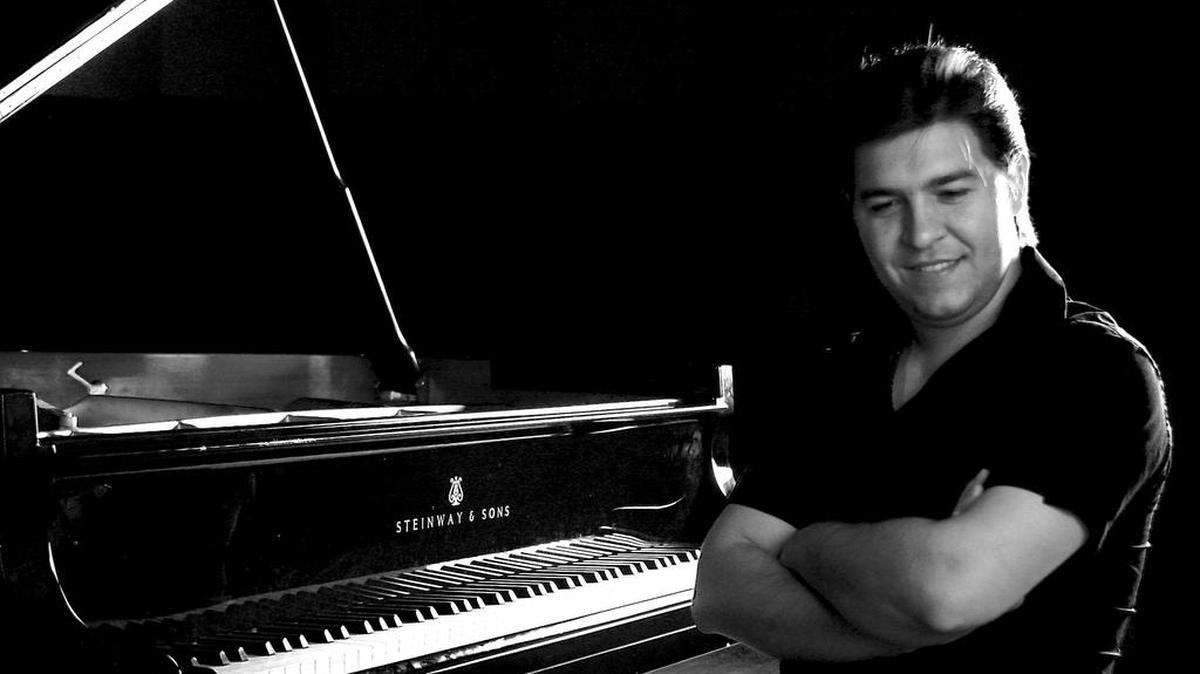 El virtuoso pianista cubano Franco Rivero Bueno.