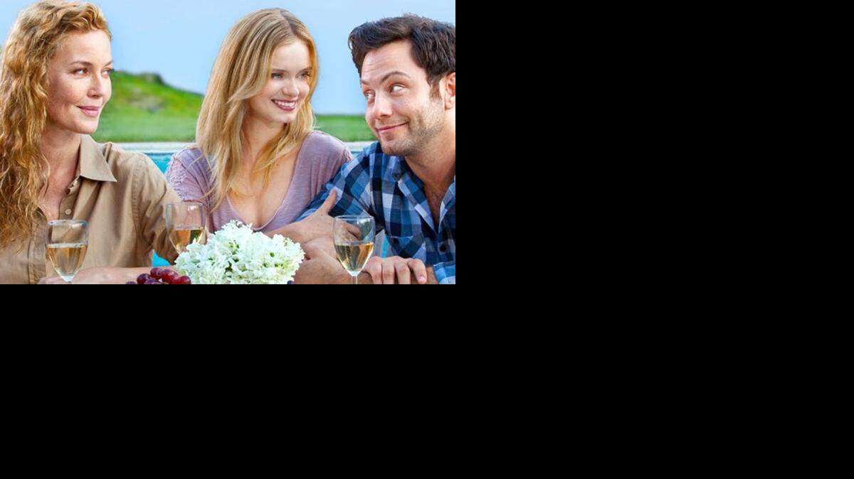 
Connie Nielsen, Sara Paxton y Jonathan Sadowski, en ‘All Relative’, dirigida por J.C. Khoury.


