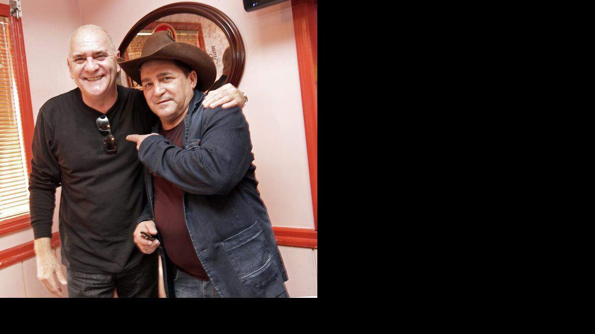 
El sábado, Carlos Otero y Antolín ‘El Pichón’ revivirán los mejores momentos de ‘Sabadazo’ en el Miami-Dade County Auditorium.
