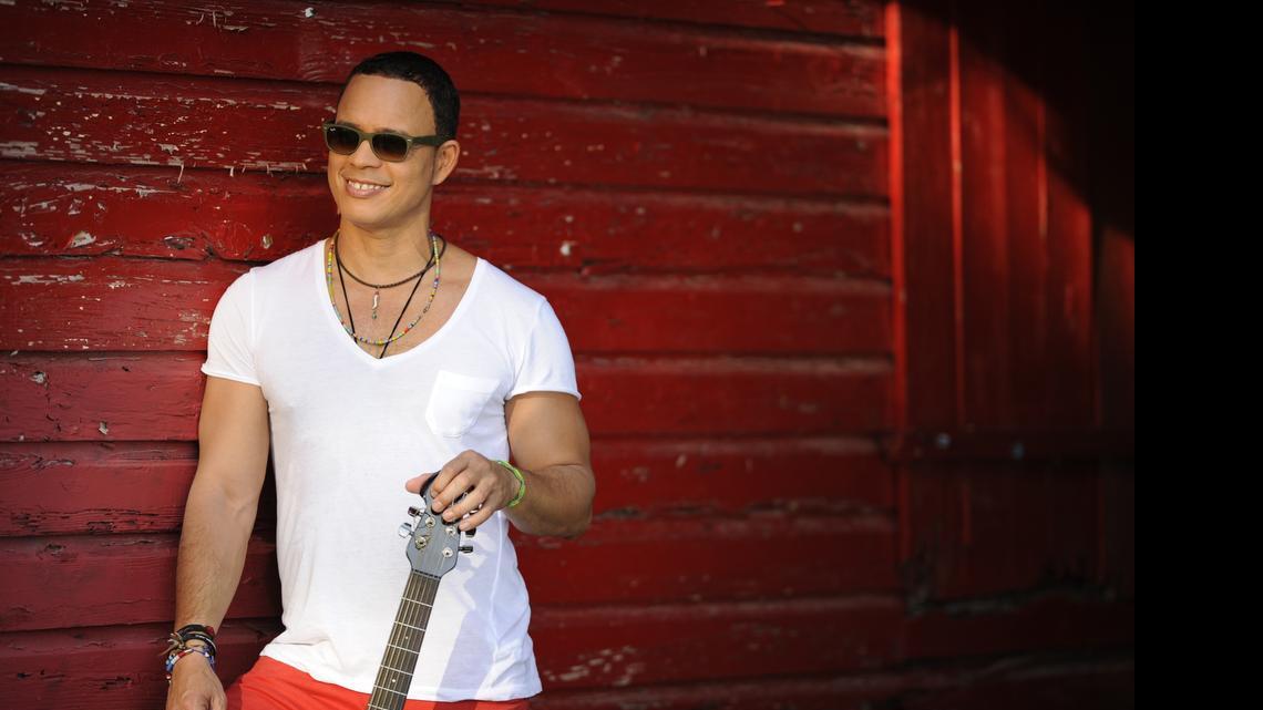 
Valdés siempre ha tenido una buena compañía en la guitarra
