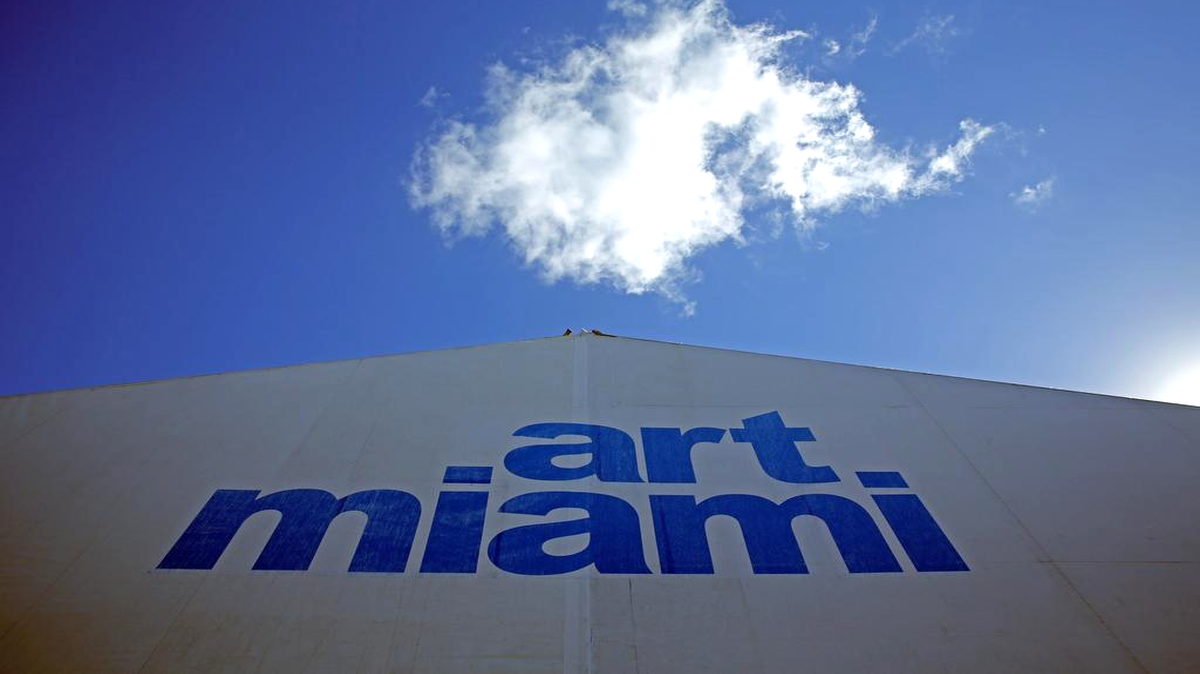 Ubicada en The Art Miami Pavilion, en Midtown, esta es la feria principal de la ciudad de Miami, en ella participan 120 galerías internacionales de arte y más de 1,200 artistas.