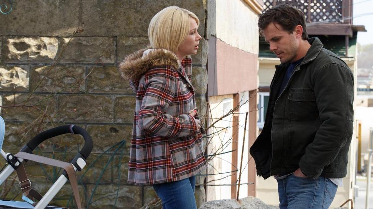 Michelle Williams y Casey Affleck en una escena de ‘Manchester by the Sea’ (2016).