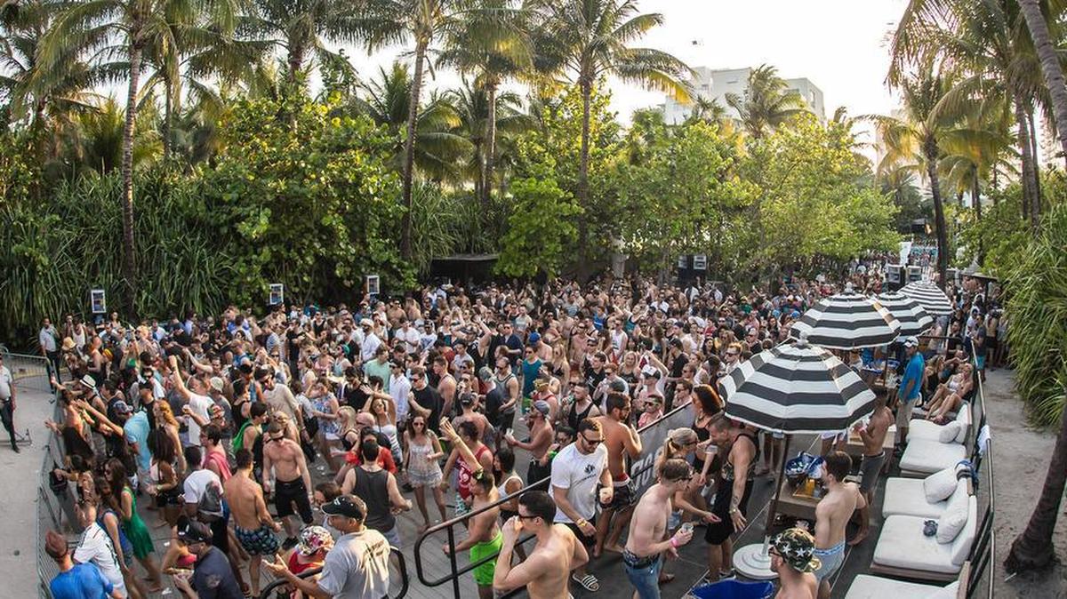 En la piscina del Raleigh, en South Beach, habrá numerosas fiestas.