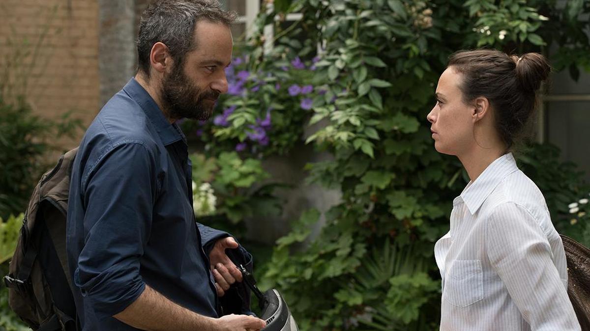 Cédric Kahn y Bérénice Bejo en “After Love” (2016).