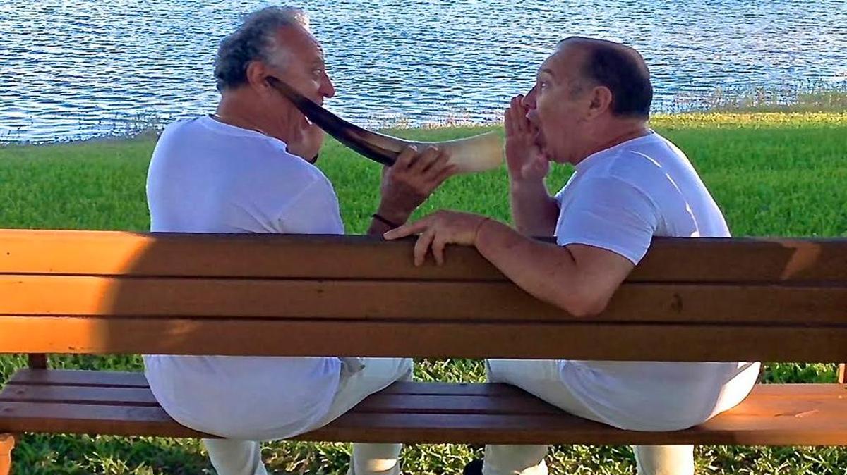 ‘El secreto de los sordos’ está protagonizada por Eduardo Ibarrola y Esteban Villarreal.