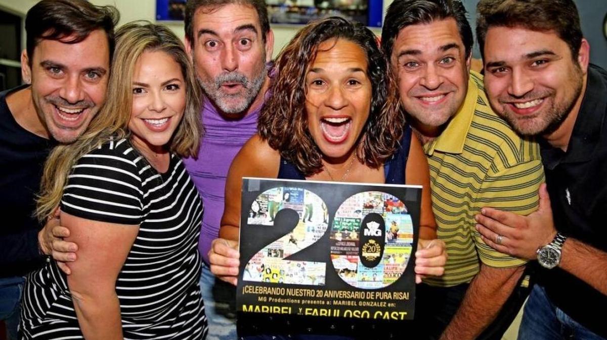 Maribel González junto al elenco de ‘Will Make You All Just Laugh’.
