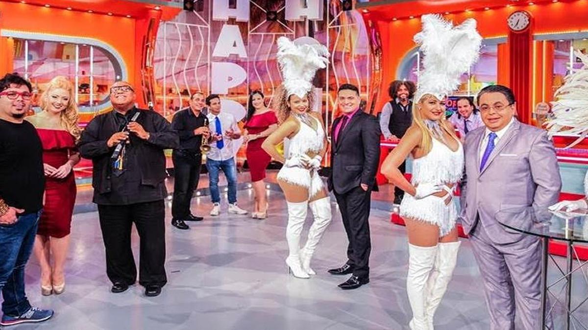 Carlucho (der.) y parte del elenco del programa ‘El Happy Hour’ participarán en el espectáculo ‘Fiestón Cubano’