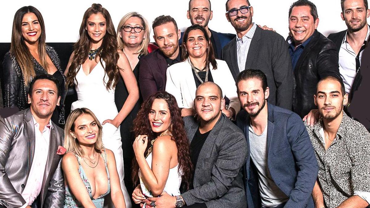 Elenco de la “Señora Acero” y ejecutivos de Telemundo.