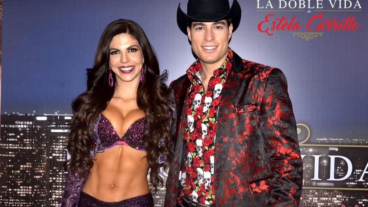 África Zavala y Danilo Carrera.