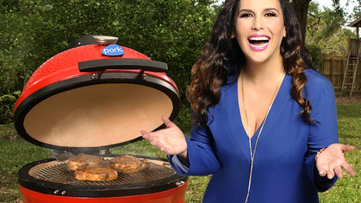 Para conocerla mejor, conversamos con esta multifacética actriz mexicana Angélica Vale, que actualmente vemos los sábados en el show ¡Qué Noche! de Telemundo.