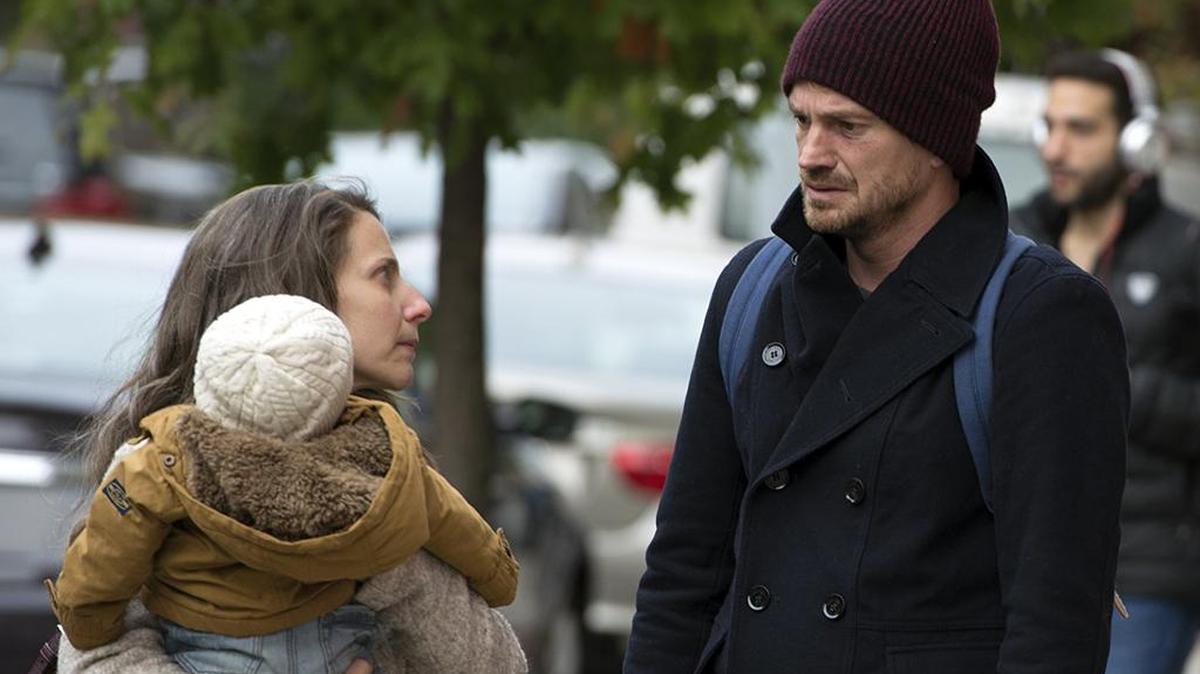 Guillermo Pfening y Elena Roger en una escena de “Nadie nos mira” (2017).