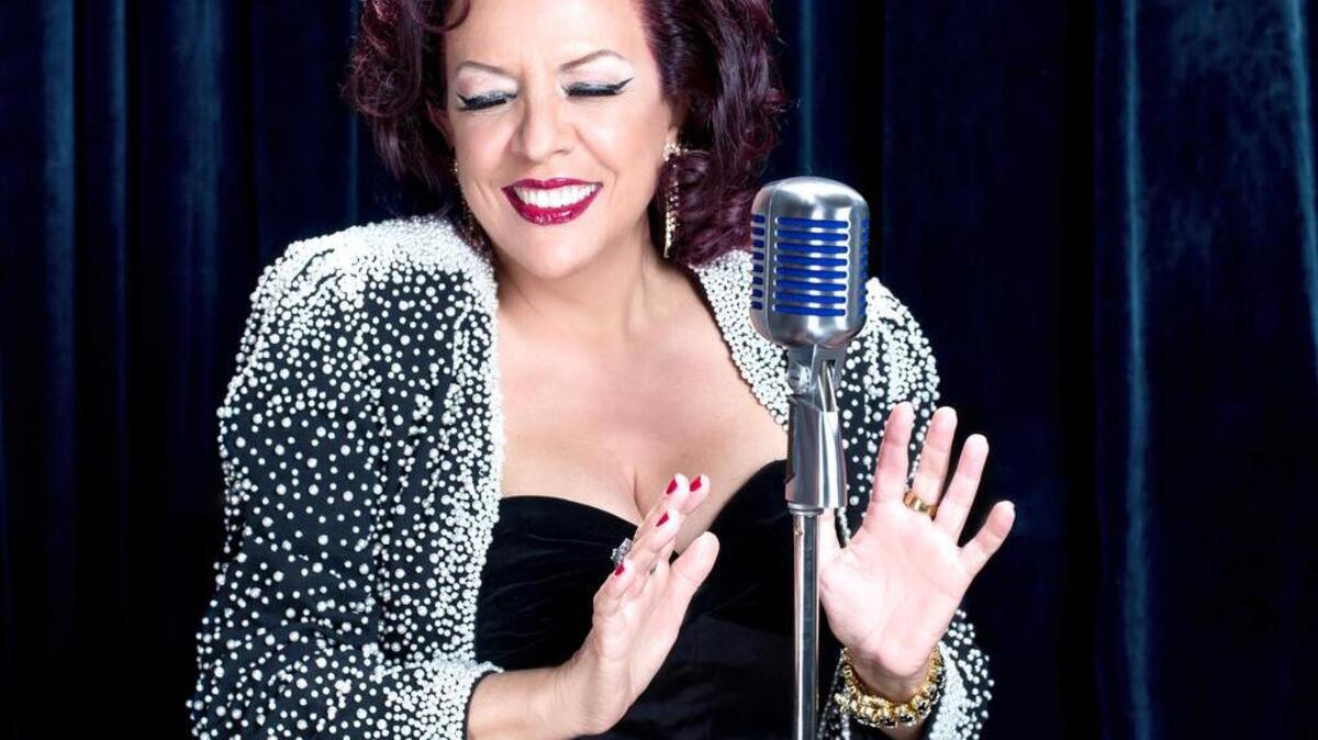 Albita Rodríguez en concierto por el Día de las Madres, este sábado en el Dade County Auditorium.