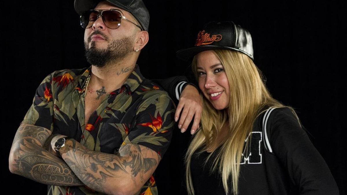 Chacal y la Srta. Dayana en los estudios de el Nuevo Herald, este miércoles 20 de diciembre, promocionando su próximo concierto en el Teatro Fillmore, en Miami Beach, el 23 de diciembre.