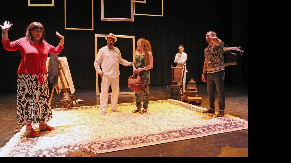 
Anna Silvetti, Francisco Gattorno, Camila Duarte, Ariel Texidó y Roberto San Martín conforman el lenco de ‘Belleza de padre’, drama escrito y dirigido por Nilo Cruz.
