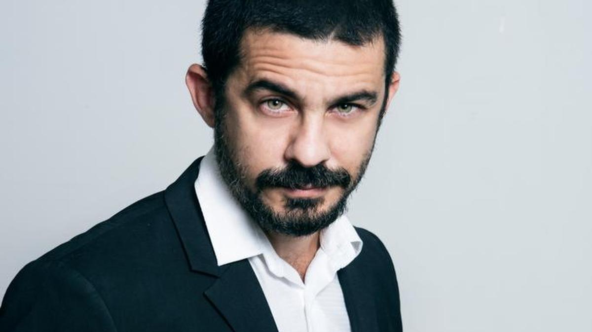 El actor Roberto San Martín incursiona en la dirección de programas online con los espacios ‘Sobre vivir en Miami’ y ‘La familia Pérez’.