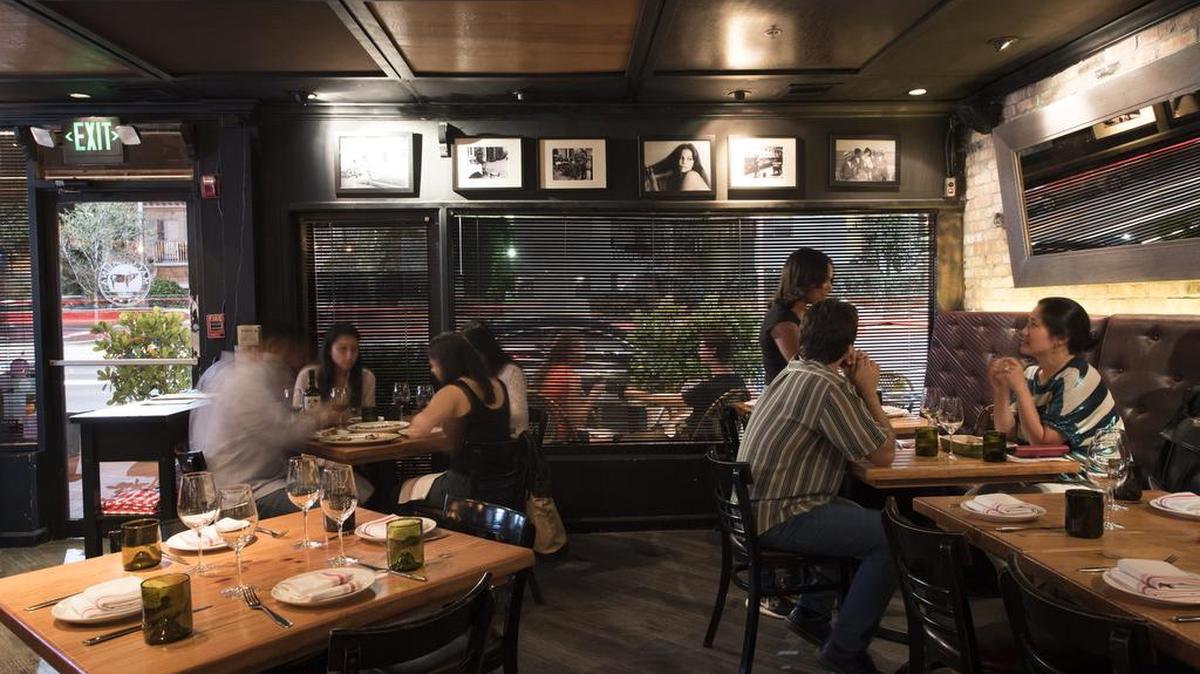Macchialina, un restaurante rústico de comida italiana que es una de las mejores opciones para celebrar las fiestas navideñas.